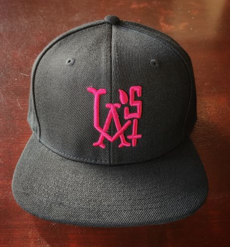 LA's Pink 3D Logo Snap